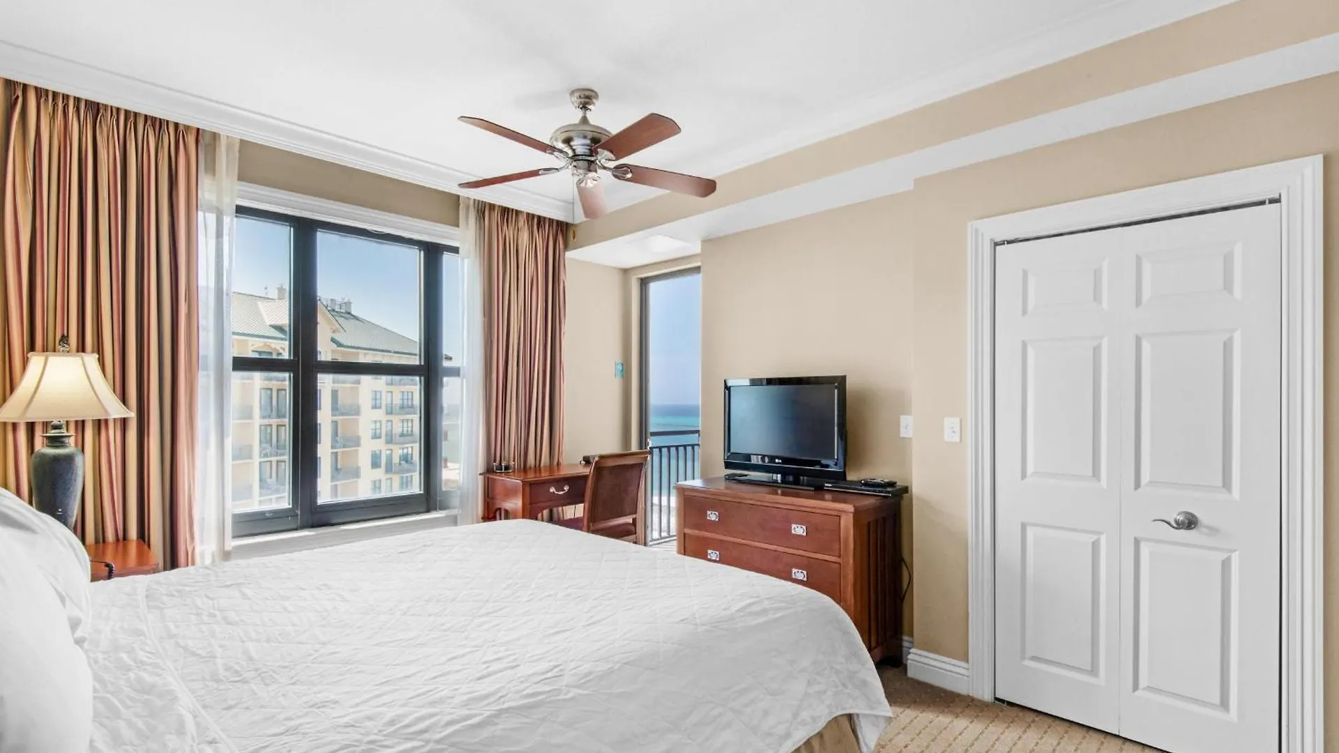 Holiday home Emerald Grande W1221 Destin